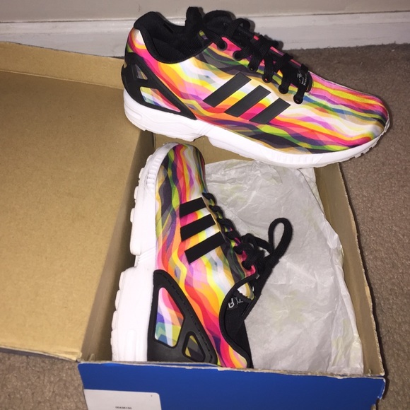 ZX FLUX ADIDAS SIZE 7 (Women's)