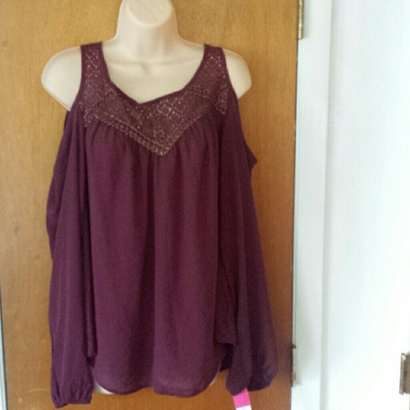 Xhilaration Shoulder cut-out top