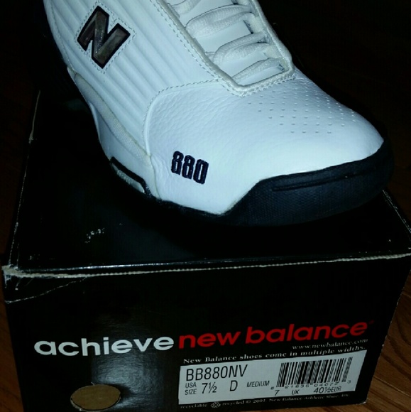 New Balance 880 - Picture 1 of 2