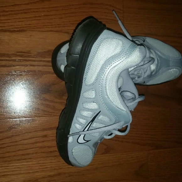 Nike Shoe - Picture 2 of 2