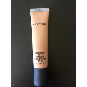 MAC Cosmetics Studio Sculpt Foundation