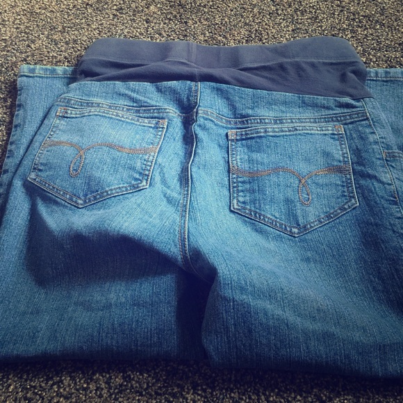 Maternity capris
