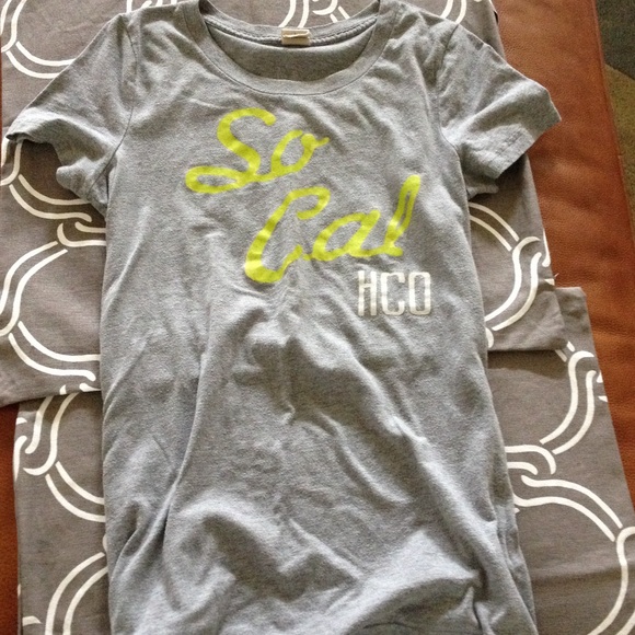 Hollister Grey with lime green lettering size L