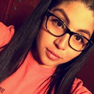 Meet your Posher, Crystal