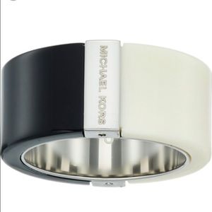 Authentic Michael Kors black/white ring SZ 7