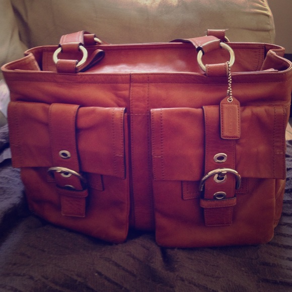 Coach Handbags - ⚡️flash sale⚡️Leather Coach bag