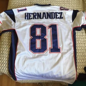 aaron hernandez patriots shirt