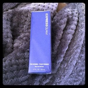 Express glam perfume
