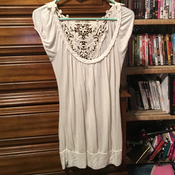 Cream top with cut out back - Picture 1 of 2