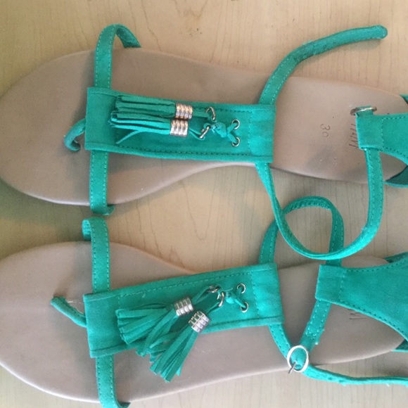 green slip with fringe on it