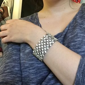 Costume jewelry bracelet (one size)