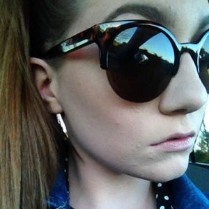 Meet your Posher, Makayla