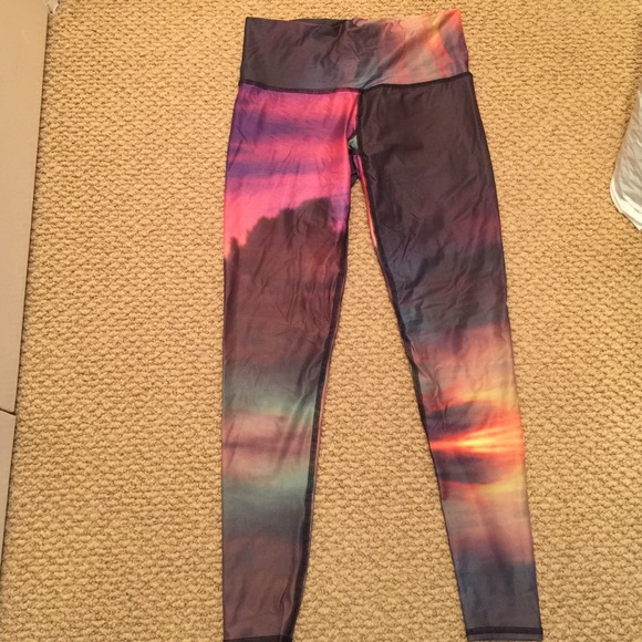 Like New Teeki Yoga Leggings - size Medium