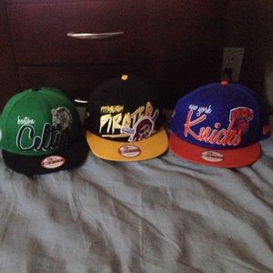 3 snapbacks
