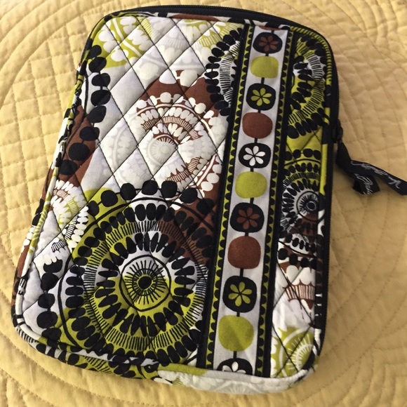 Vera Bradley Tote with matching iPad cover - Picture 3 of 3
