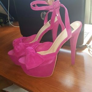 GORGEOUS ankle strap sandals