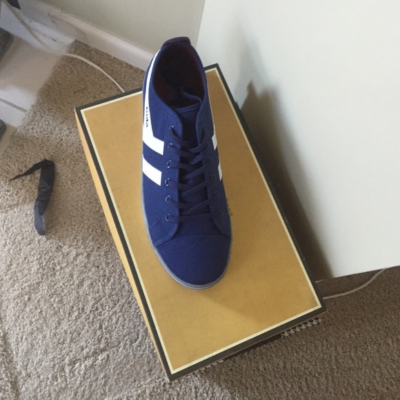 Mens gym shoes!!