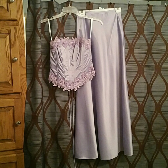 Formal dress - Picture 1 of 4