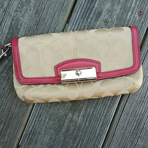Coach clutch/wristlet