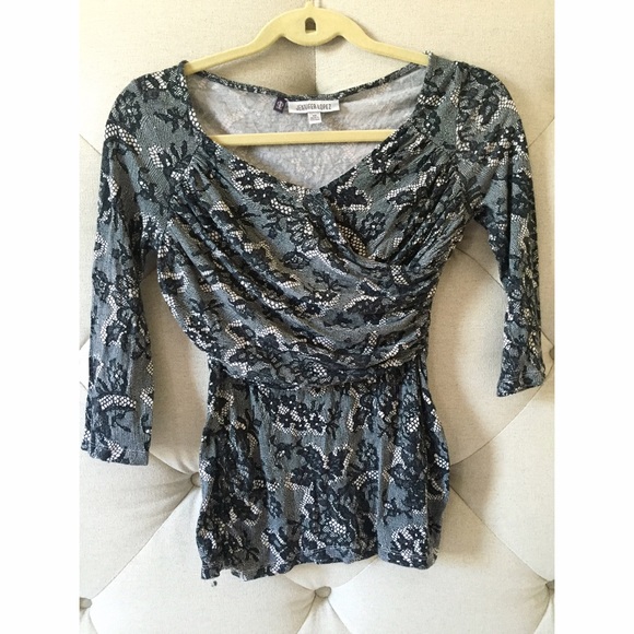 🚫SOLD🚫Lace career work top size XS