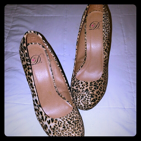 Leopard print wedges