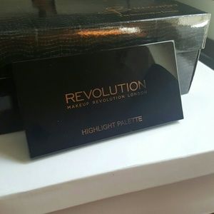 Highlighters from REVOLUTION MAKEUP
