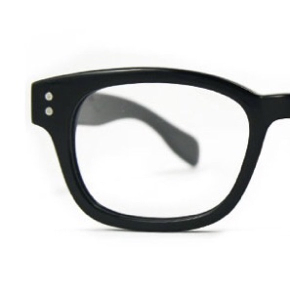 Meet your Posher, Eyecessory