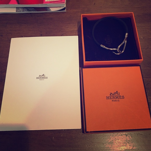 Hermes bracelet. Never worn. Got as gift.