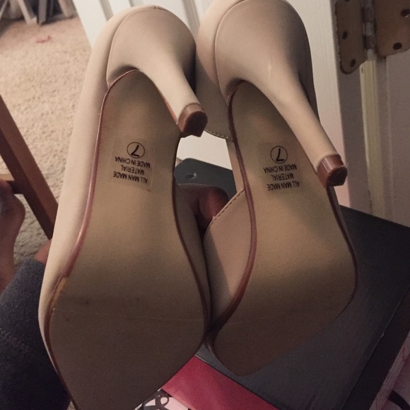 Nude pointed toe heels - Picture 3 of 4