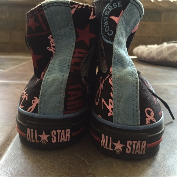 Converse - Picture 2 of 3