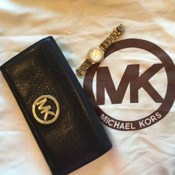 Michael KORS Fulton Leather Carryall Wallet