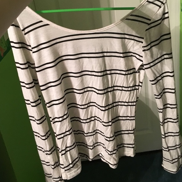 Striped long sleeve cute out back shirt - Picture 1 of 2