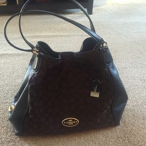 Coach shoulder bag. Material and leather