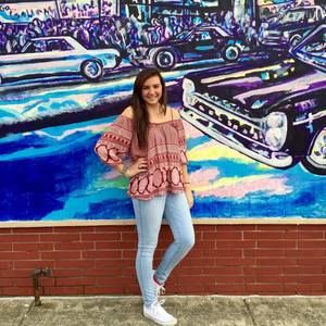 Meet your Posher, Elizabeth