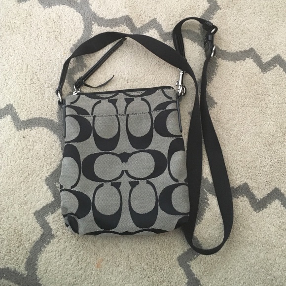 ❤️ COACH Cross body Purse❤️ - Picture 3 of 4