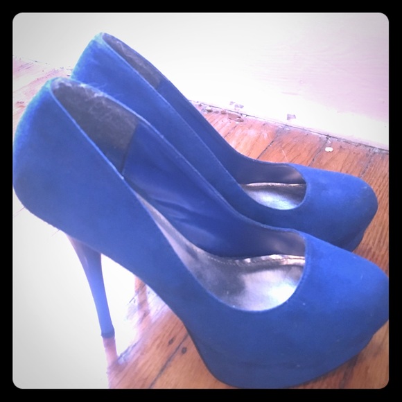 Blue velvet Qupid pumps size 9