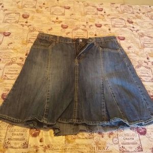 Tint sz 10 flared denim skirt with green stiching