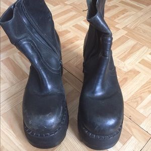 Steve Madden platform "Cynthia" boots.