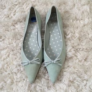 Dainty leather flats