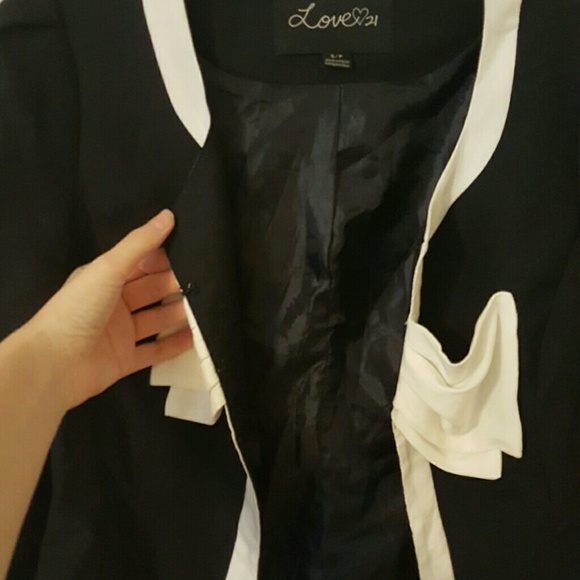 Sold! Bow jacket - Picture 4 of 4