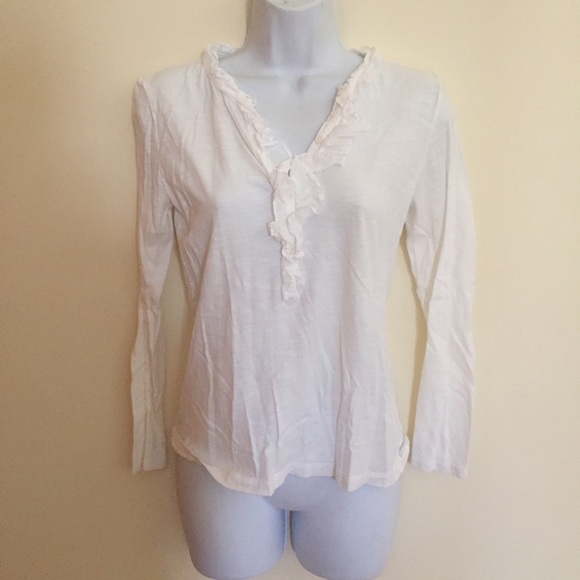 V-neck long sleeve shirt