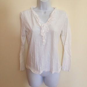 V-neck long sleeve shirt