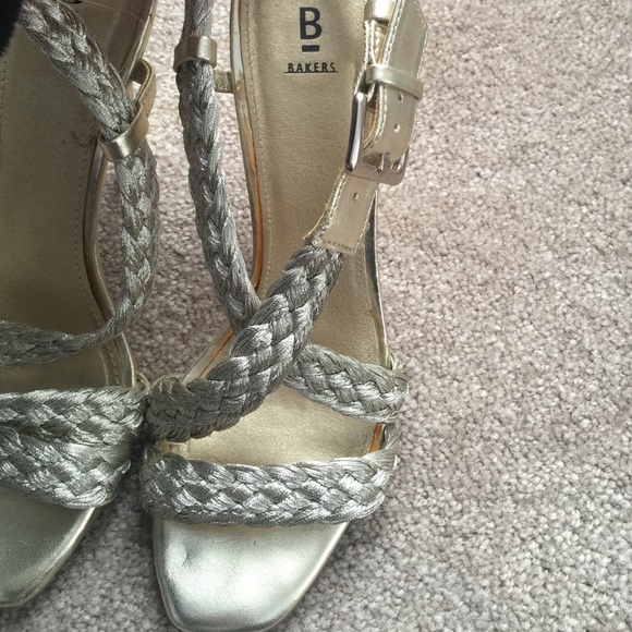 Shoes - Picture 4 of 4