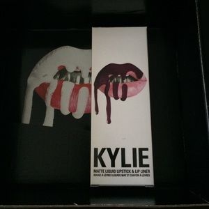 Kylie lip kit kourt k