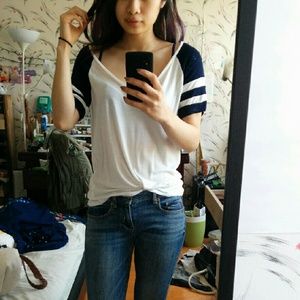 Loose navy/white sporty tee