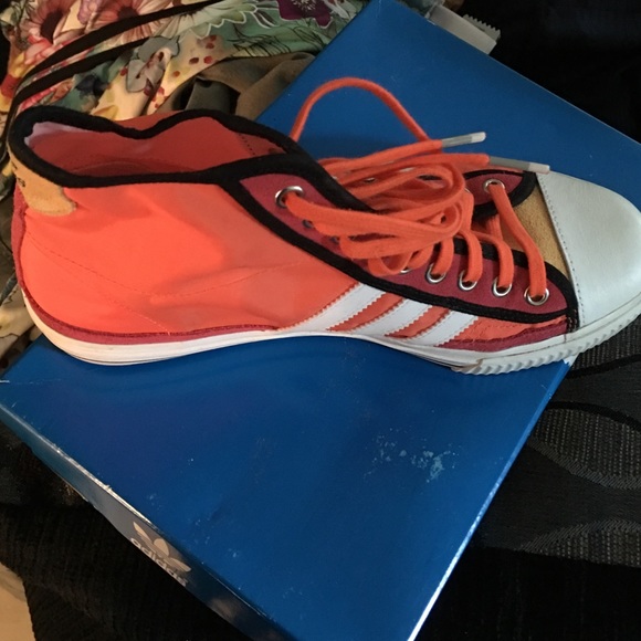 Adidas Tennis Shoe