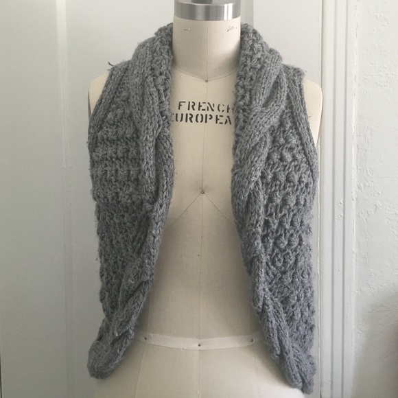 Knitted crop vest