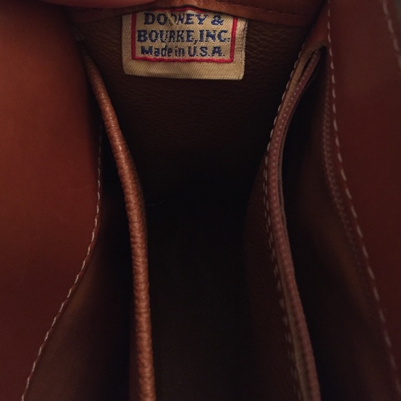 *Sold* Vintage Dooney & Bourke Purse - Picture 2 of 4