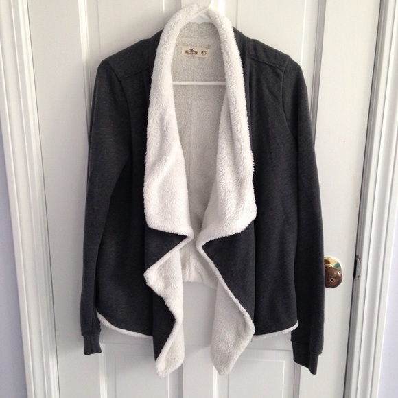 Never worn hollister cardigan size-M/L