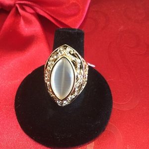 Size 8 Eyecat ring